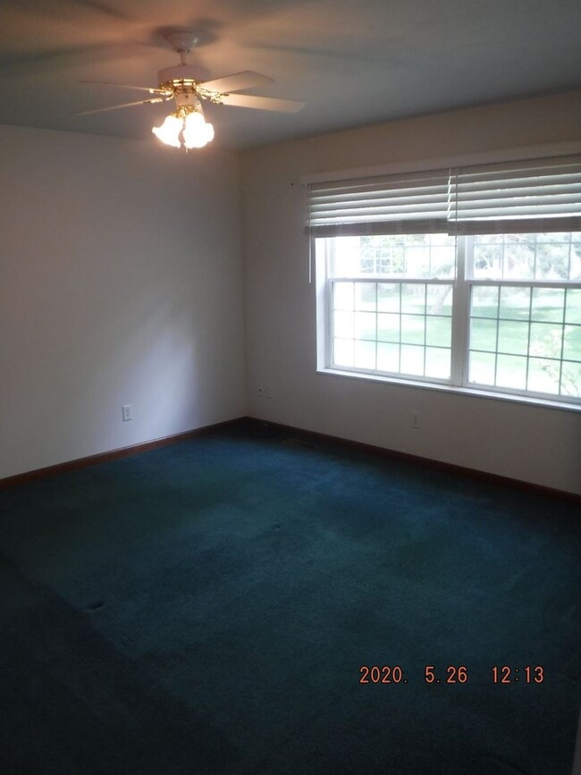 Building Photo - Spacious 3 Bedroom Home in Aspen Place Nei...