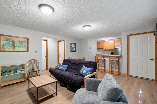 Building Photo - 6 Ridge Rd