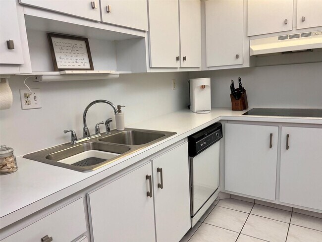 Building Photo - 4250 Galt Ocean Dr