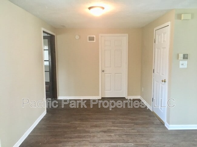 Building Photo - 9403 Shenandoah Dr