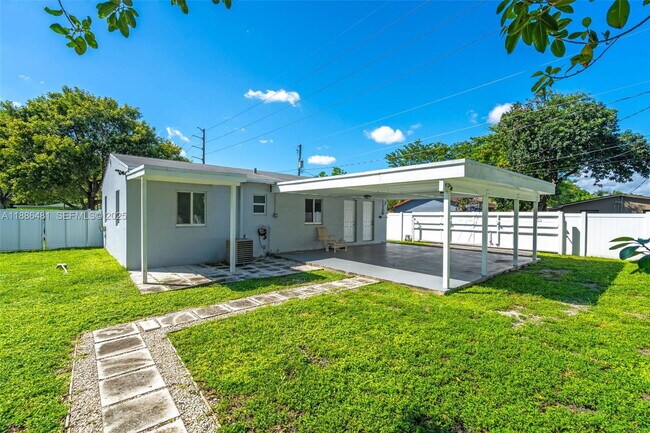 Building Photo - North 26th Avenue, Hollywood, FL 33020 - 3 BR 1 BA single-family home