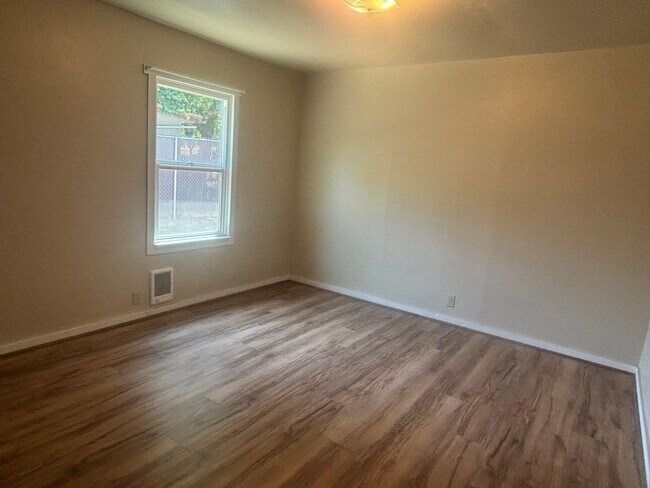 Building Photo - 1420 Gleason Rd