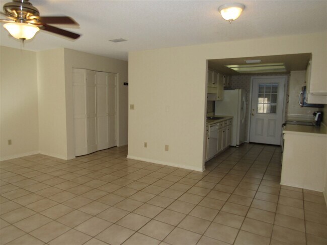 Building Photo - 3501 Parkwood Ave