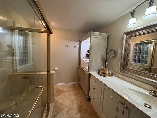 Building Photo - 1156 Oakes Blvd