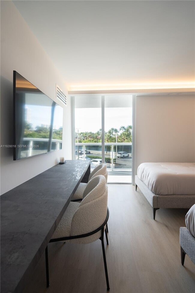 Building Photo - 20505 E Country Club Dr