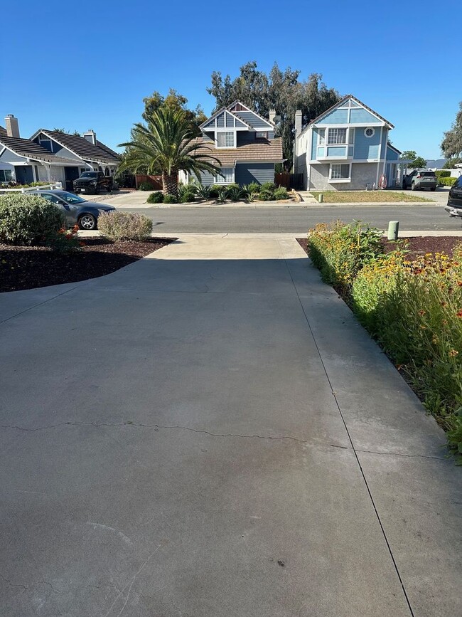 Building Photo - Beautifully Renovated Craftsman  4 Bed/2.5...