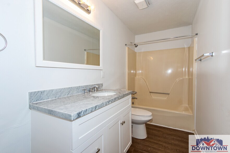 Building Photo - 218 Patton Dr