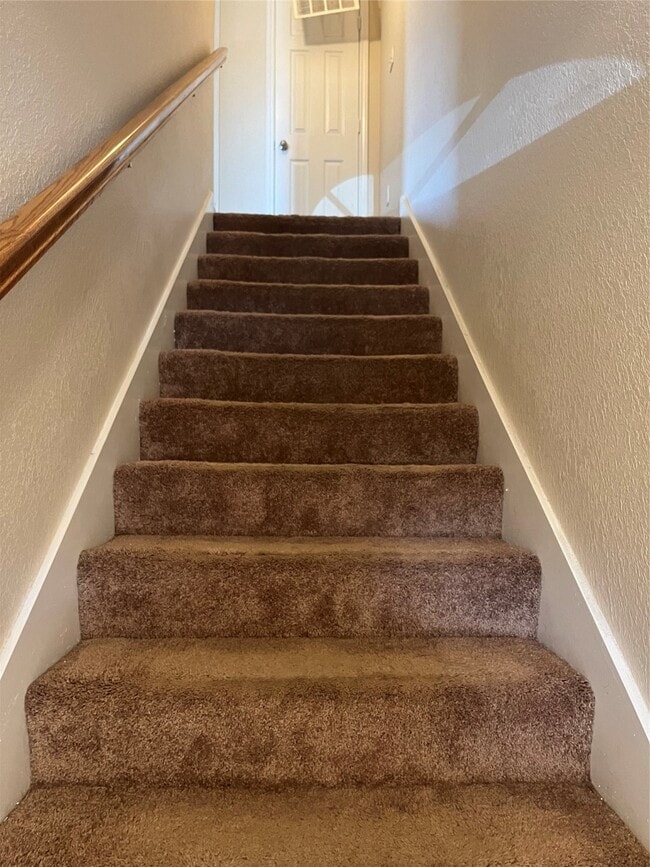 Building Photo - 118 Vista Way