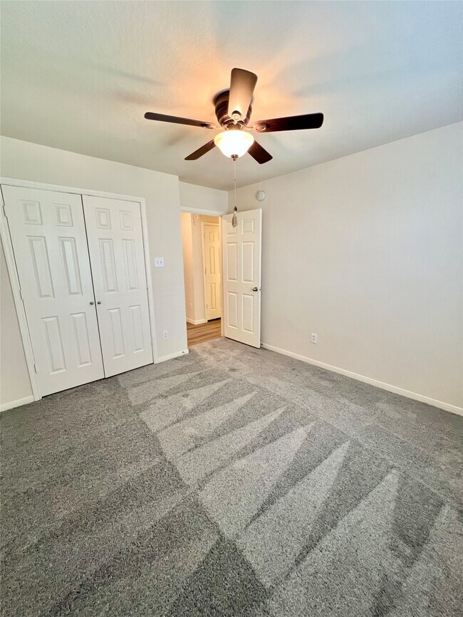 Building Photo - 128 Emerald Loch Ln