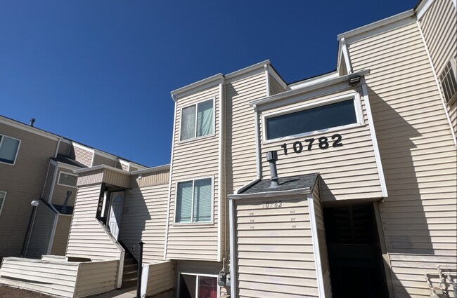 Primary Photo - Studio Apartment in High Hollows Condominiums