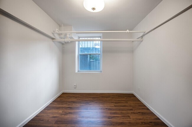 Building Photo - 7812 Hudson Ave