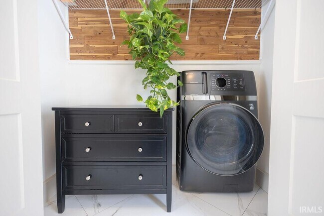 Building Photo - 1122 S Fess Ave