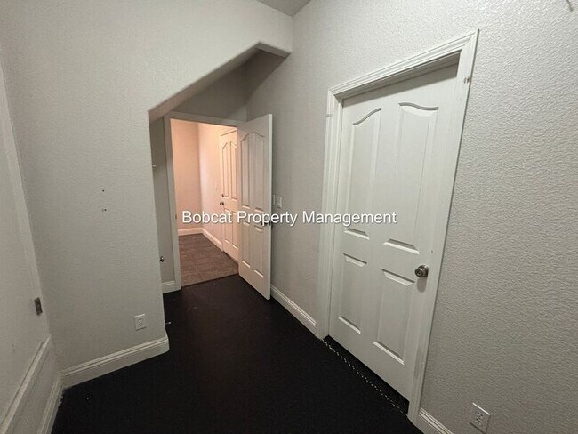 Building Photo - 1320 Thompson St