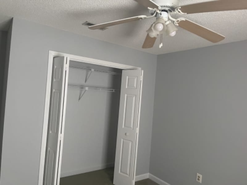 Building Photo - 484 Lazywood Ln
