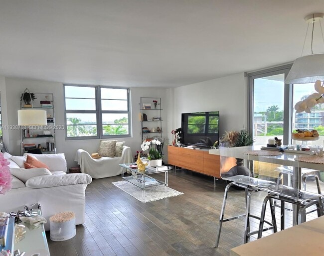 Building Photo - 5 Island Ave