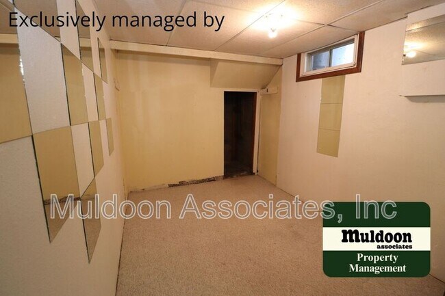 Building Photo - 215 Kenwood Dr