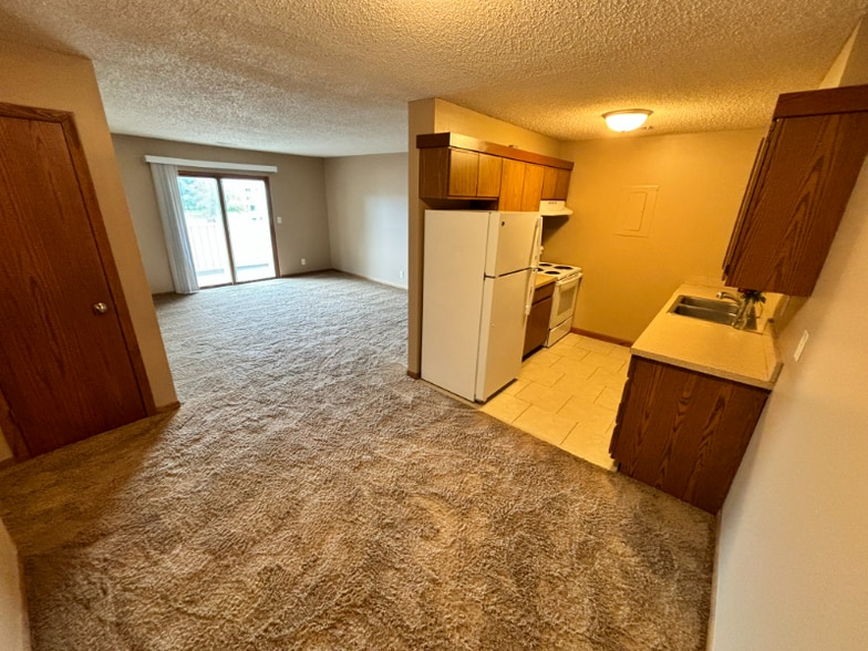 Building Photo - 5010 Emerald Dr