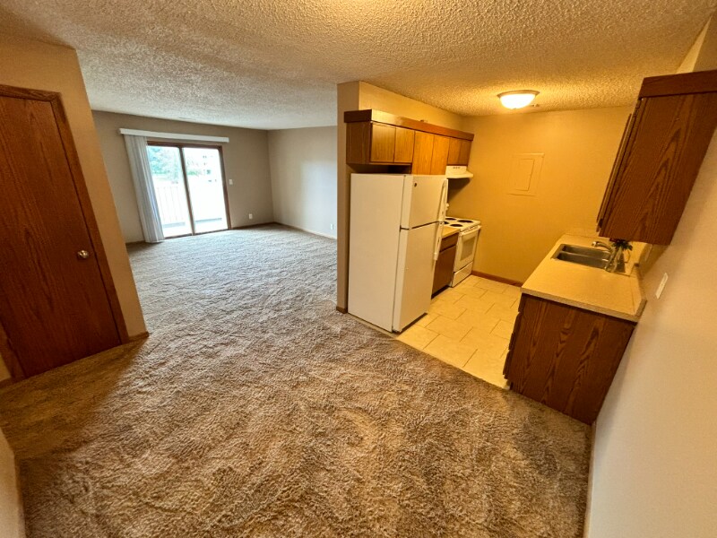 Building Photo - 5120 Emerald Dr