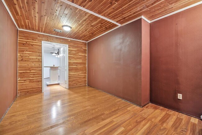 Building Photo - 4063 Breakwood Dr