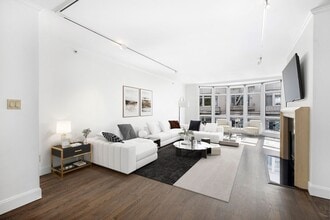 Building Photo - Prestigious Nob Hill Stunning Boutique Condo, Doorman, Parking – PROGRESSIVE