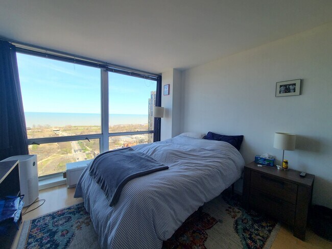 Building Photo - 2400 N Lakeview Ave