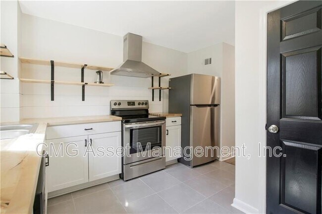 Building Photo - 551 Valley Hill Rd SE