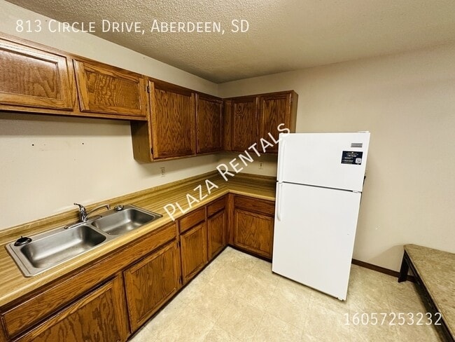 Building Photo - 10 9th Ave SW