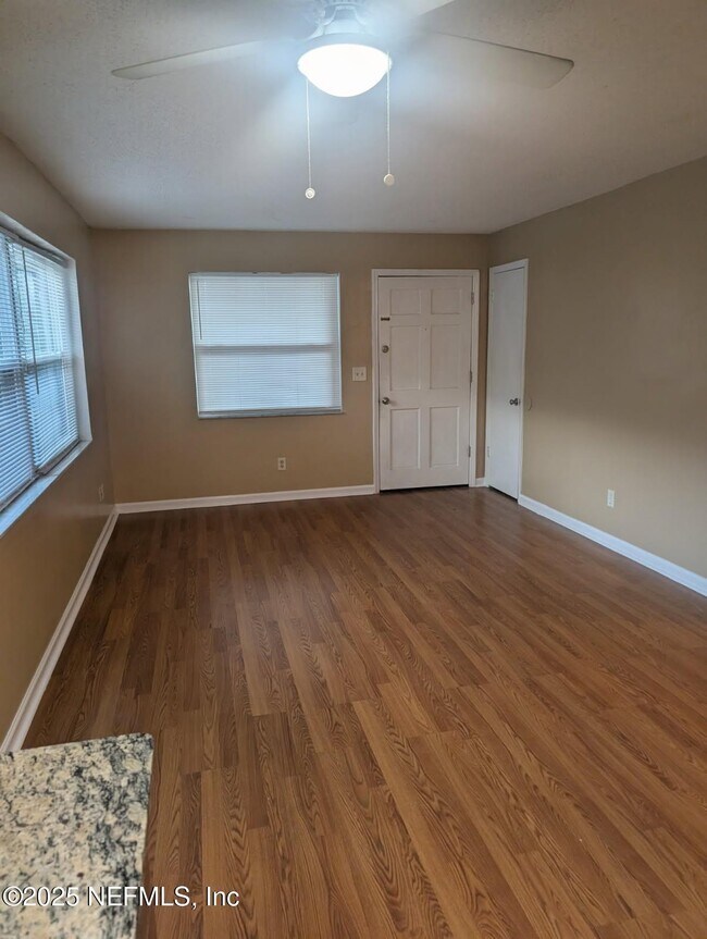 Building Photo - 408 13th Ave N