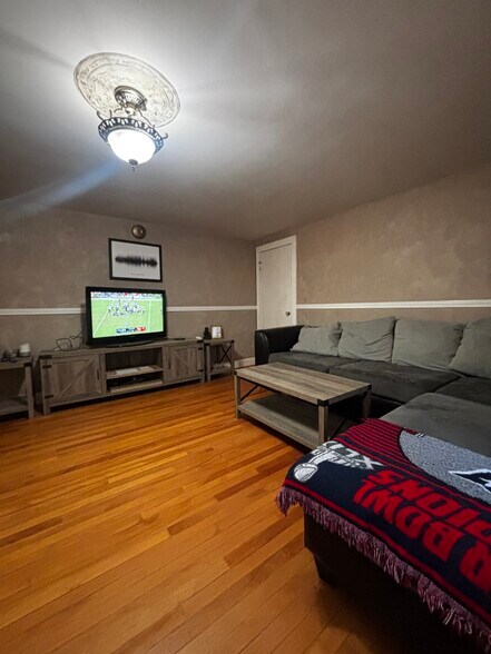 Building Photo - 30 Linwood Ave