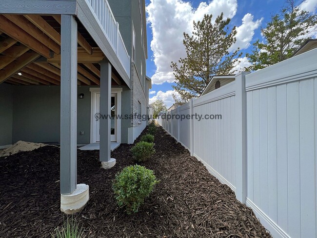 Building Photo - Newer 4 Bedroom Home in West Jordan