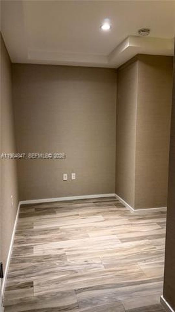 Building Photo - 801 S Miami Ave