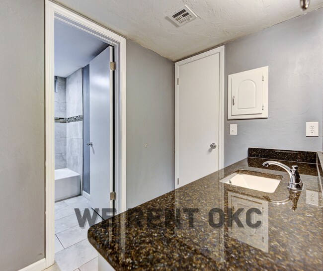 Building Photo - 11308 Bel Air Pl