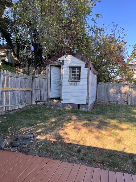 Building Photo - 1913 Saint Paul St