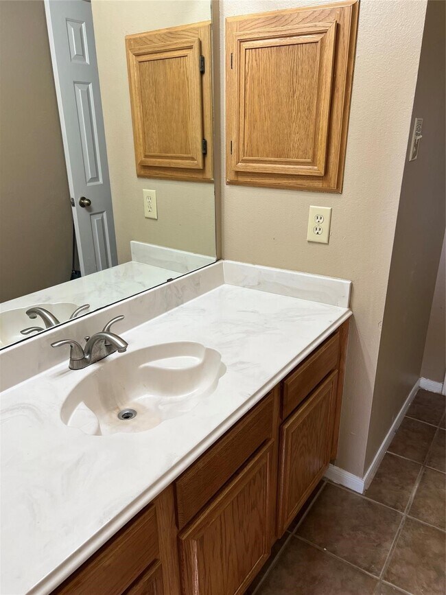 Building Photo - 13967 Dentwood Dr