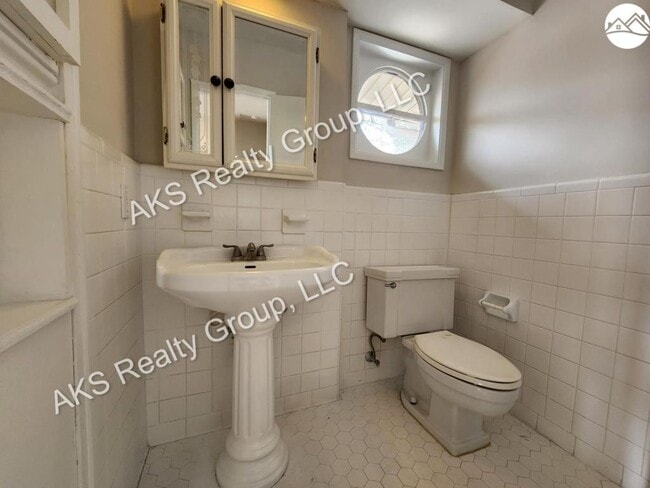 Building Photo - 1613 Stonewall Dr