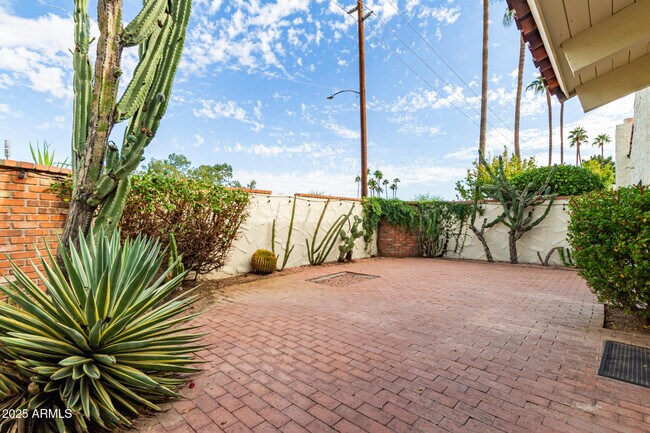 Building Photo - 5531 N 71st Pl