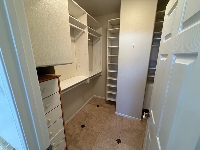 Building Photo - Beautiful Camarillo Townhome