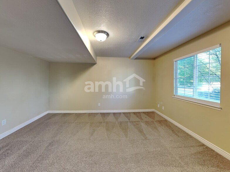 Building Photo - 4006 Dillon's Dr