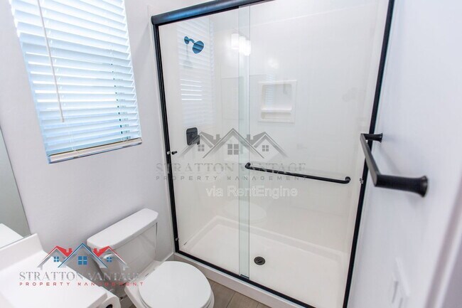 Building Photo - 15075 W McKinley St