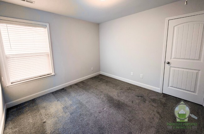 Building Photo - 400 Ansel Woods Ln