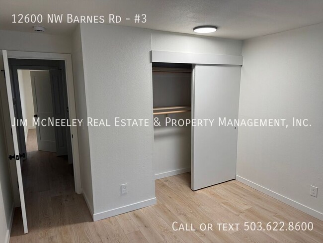 Building Photo - Remodeled Top Floor Condo in West Lake Vil...