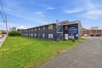 Building Photo - 544 Riverview Dr
