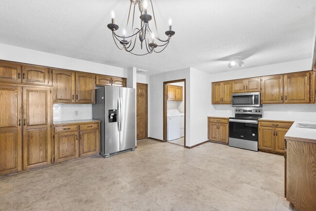 Building Photo - 3225 S Kimbrough Ct