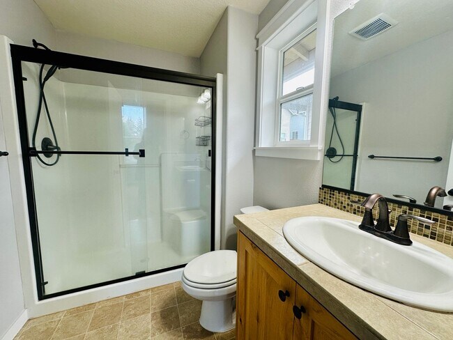 Building Photo - Two Bedroom Home with Den and Three Decks!