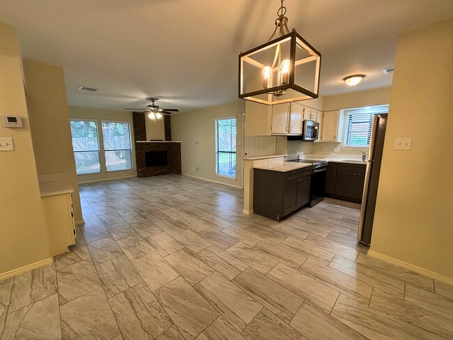 Building Photo - Move-In Special. ½ off the first full month's rent with a 12-month lease.