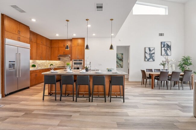 Building Photo - Gorgeous penthouse condo in East Industrial neighborhood – Fremont!