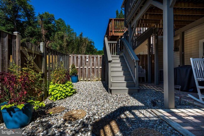 Building Photo - 6326 Dunman Way