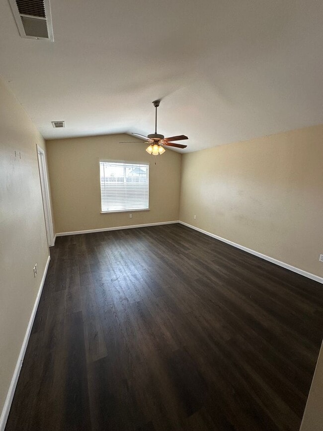Building Photo - Beautiful Home in Sanger