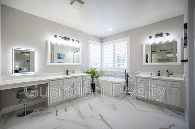 Building Photo - 11112 Pine Greens Ct