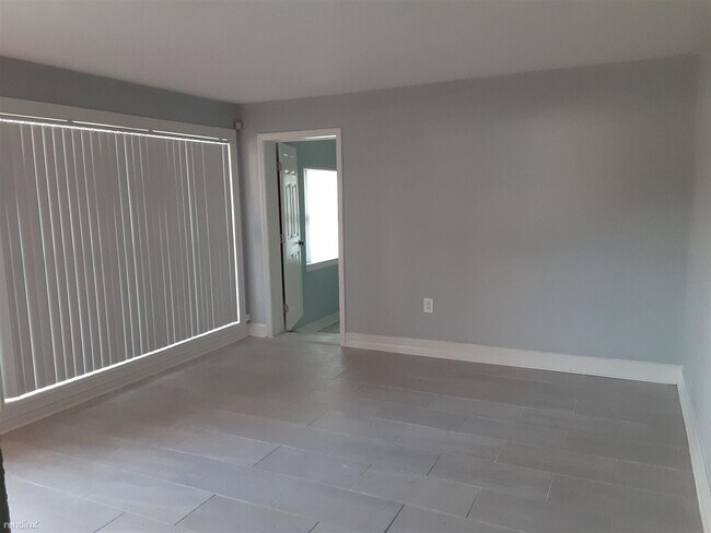 Building Photo - 3 br, 2.5 bath House - Brandywood House